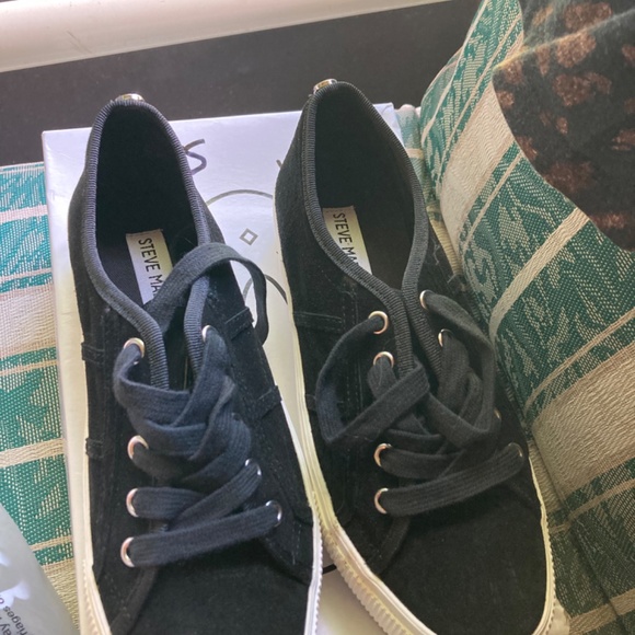 Steve Madden Black Suede platform sneakers - Picture 2 of 2